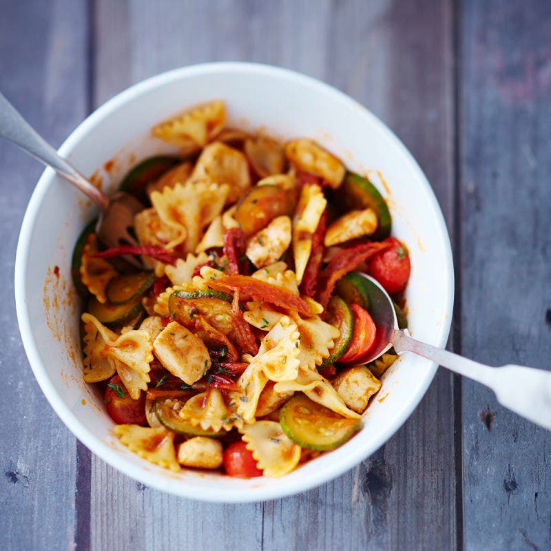 Warmer Farfallesalat mit Poulet