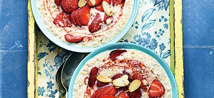 Roasted strawberry overnight oats