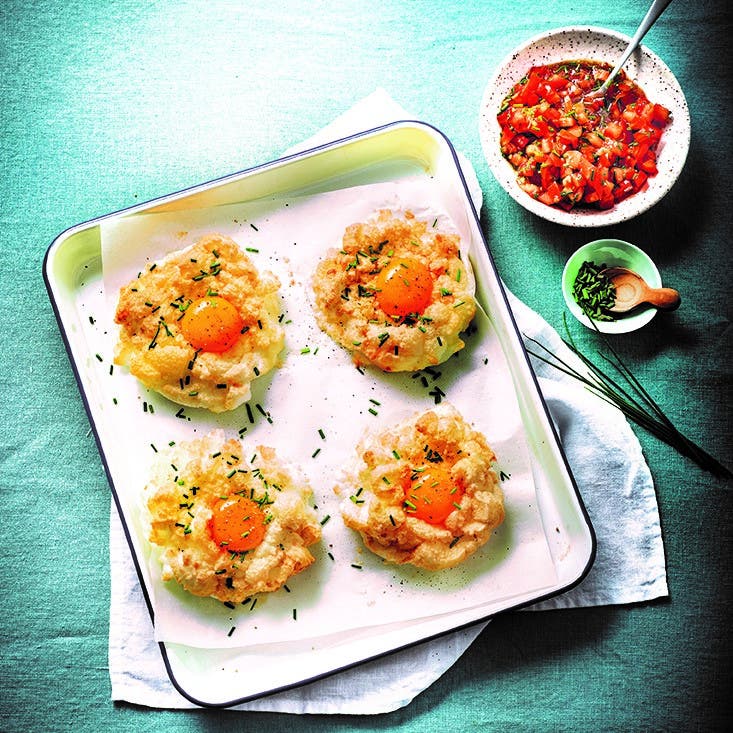 OEuf nuage ciboulette parmesan et salsa de tomate