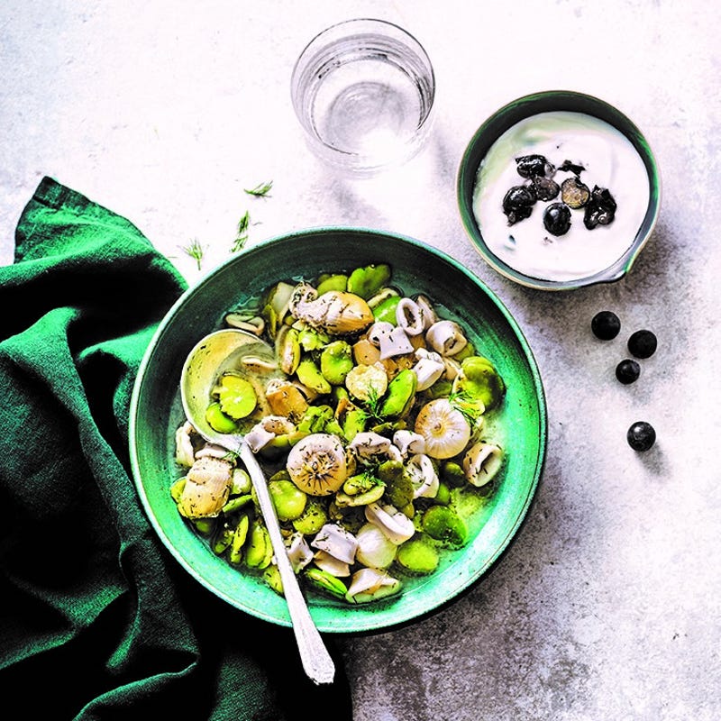 Cocotte d’artichauts, fèves et calamars