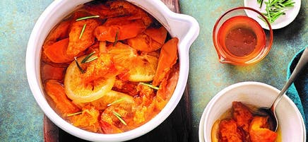 Cocotte d'abricots, romarin et fleur d'oranger