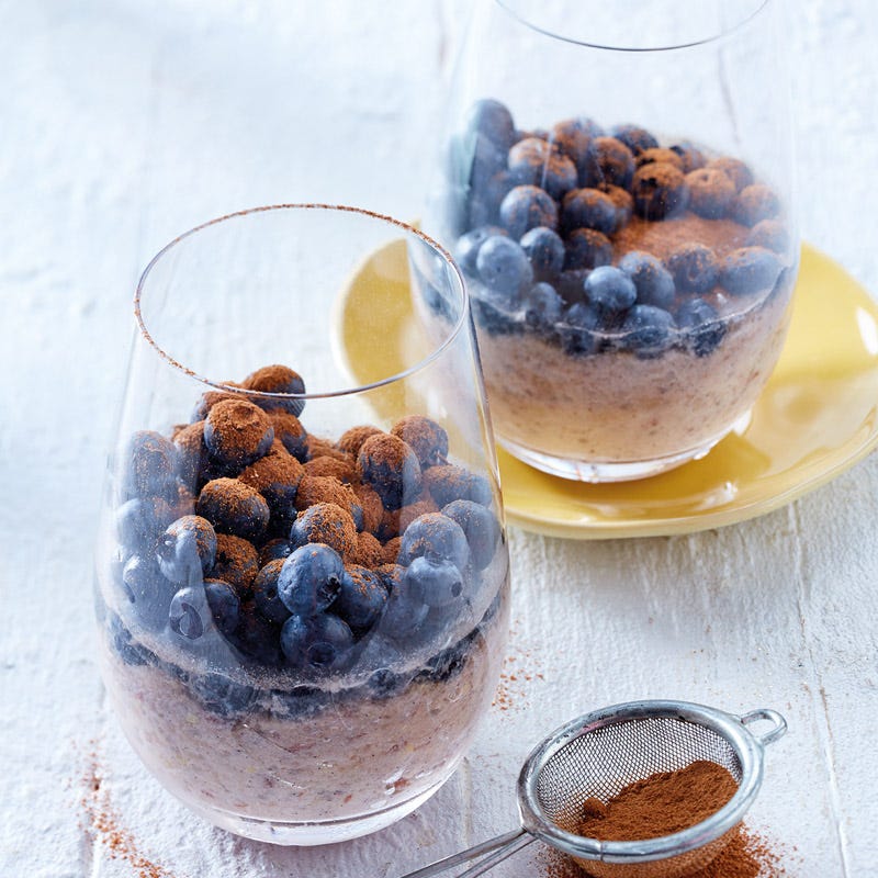 Chia-Bananen-Pudding mit Heidelbeeren