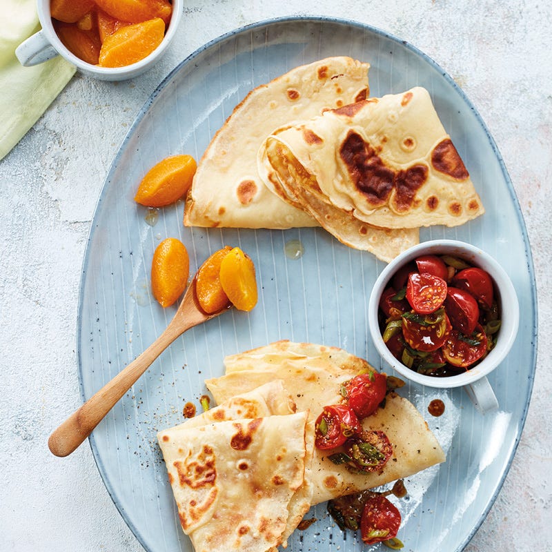 Pfannkuchen mit Aprikosenkompott