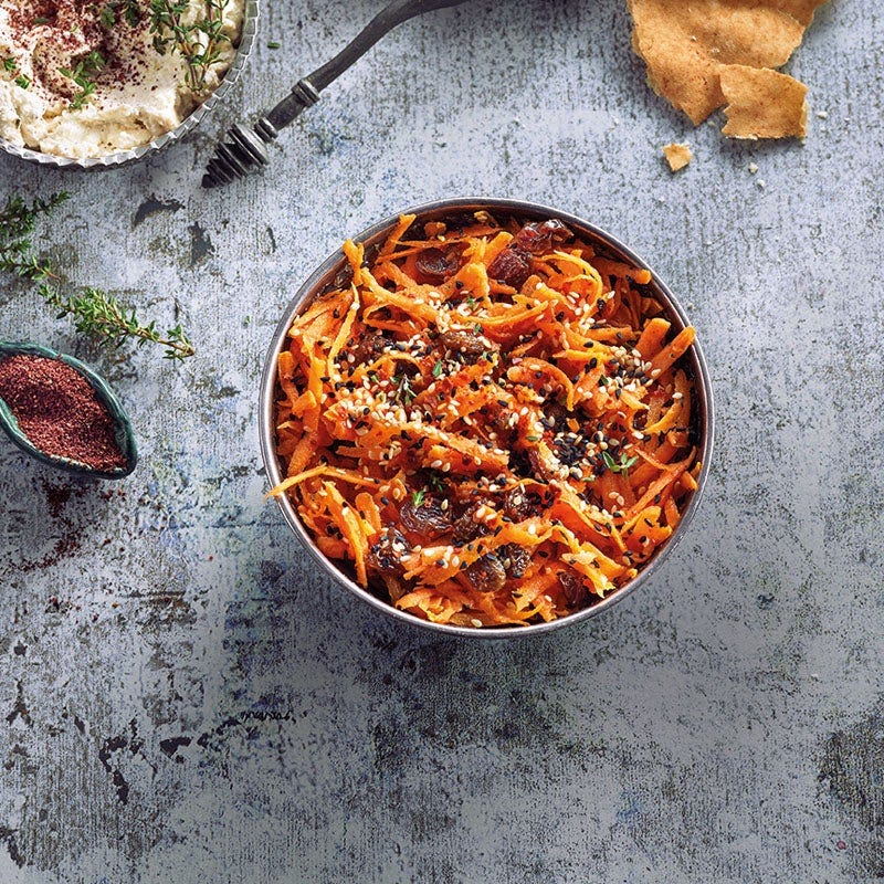 Karotten-Rosinen-Salat mit Sesam