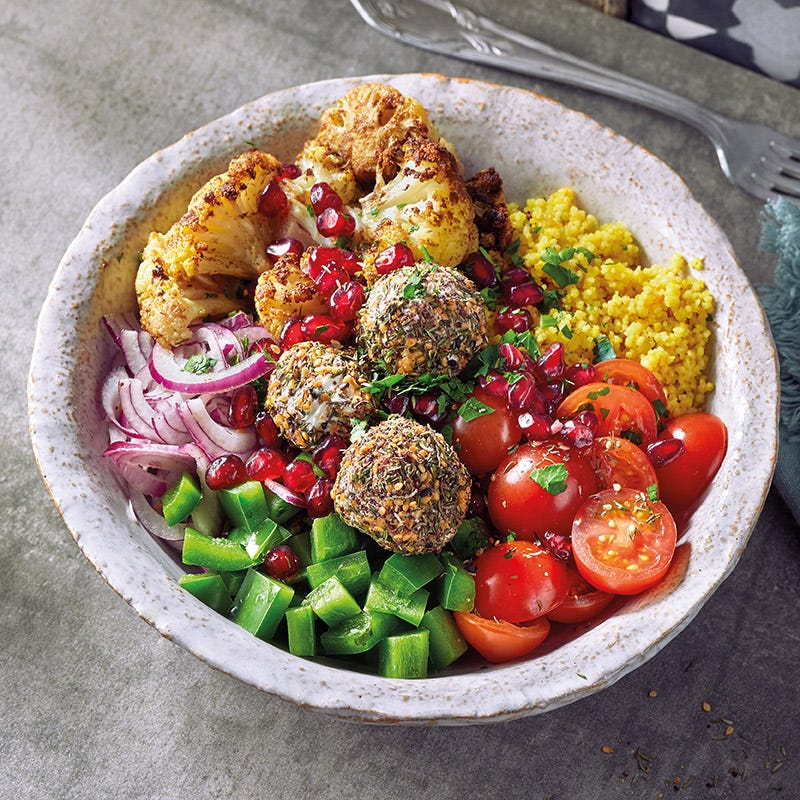 Couscous-Bowl mit Blumenkohl und Shanklish