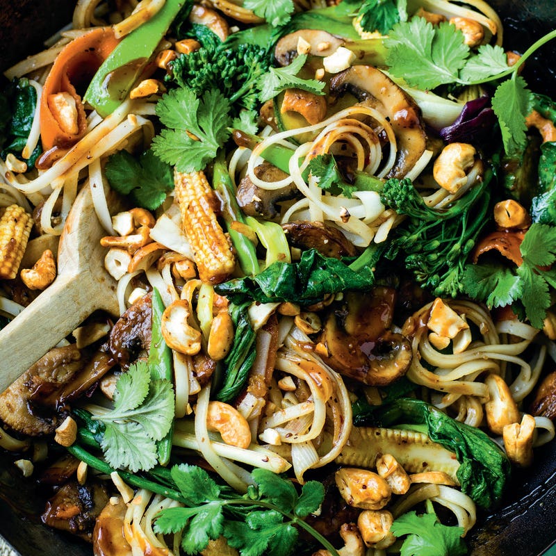 Foto van Roerbakschotel met kastanjechampignons, cashewnoten & zwartebonensaus door WW