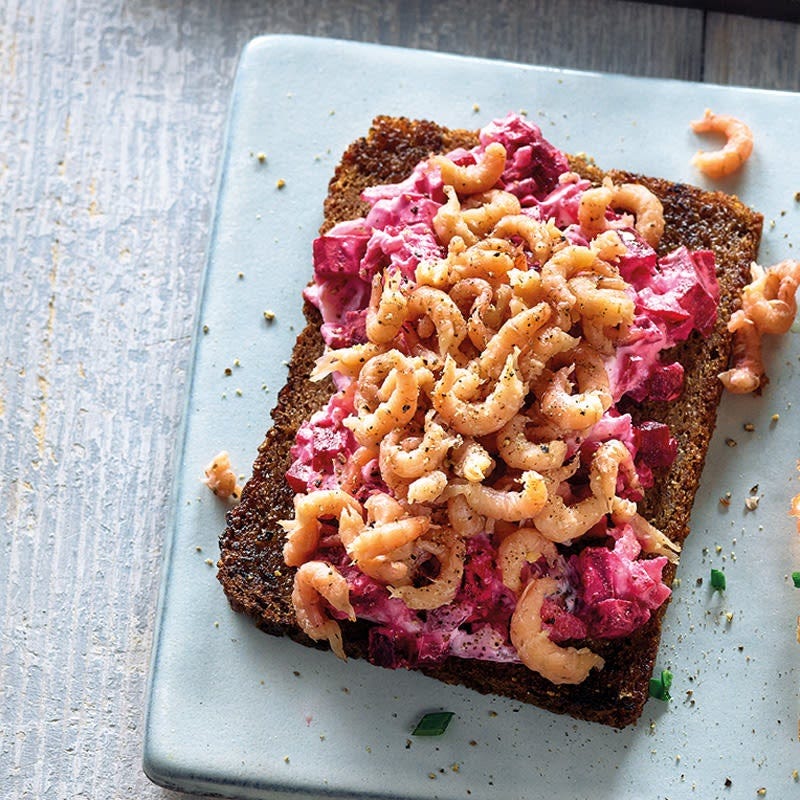 Smörrebröd mit Krabben und Roter Bete