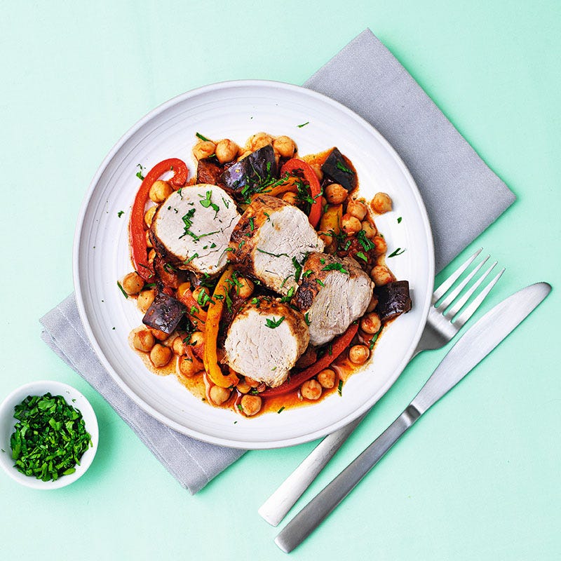 Gebratene Schweinelende mit Kichererbsen und Tomatenragout