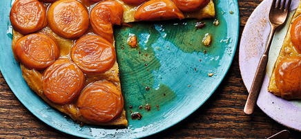 Apricot tarte tatin