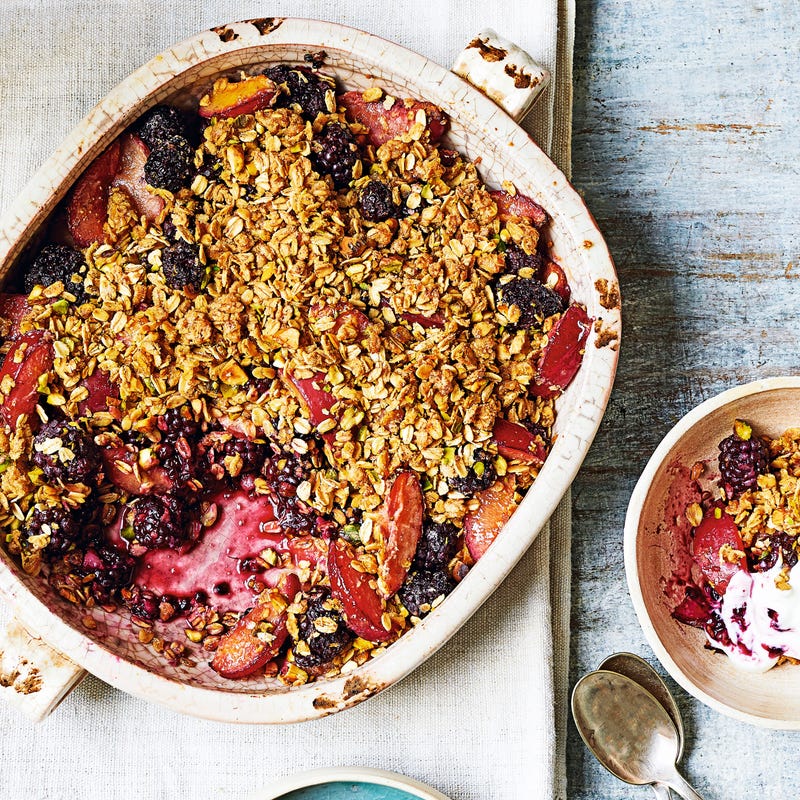 Crumble aux prunes et aux pistaches