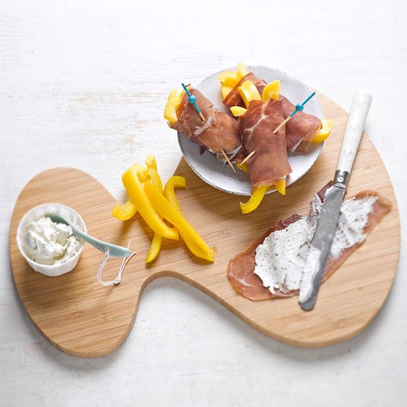 Schinken-Peperoni-Röllchen mit Kräuterquark