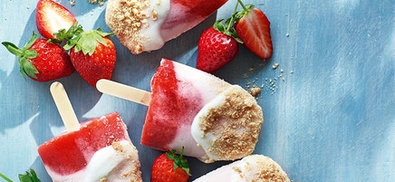 Strawberry cheesecake pops
