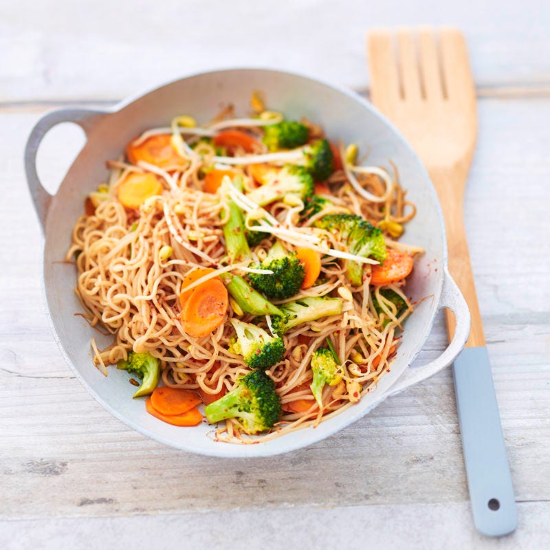 Asia-Nudelpfanne mit Broccoli