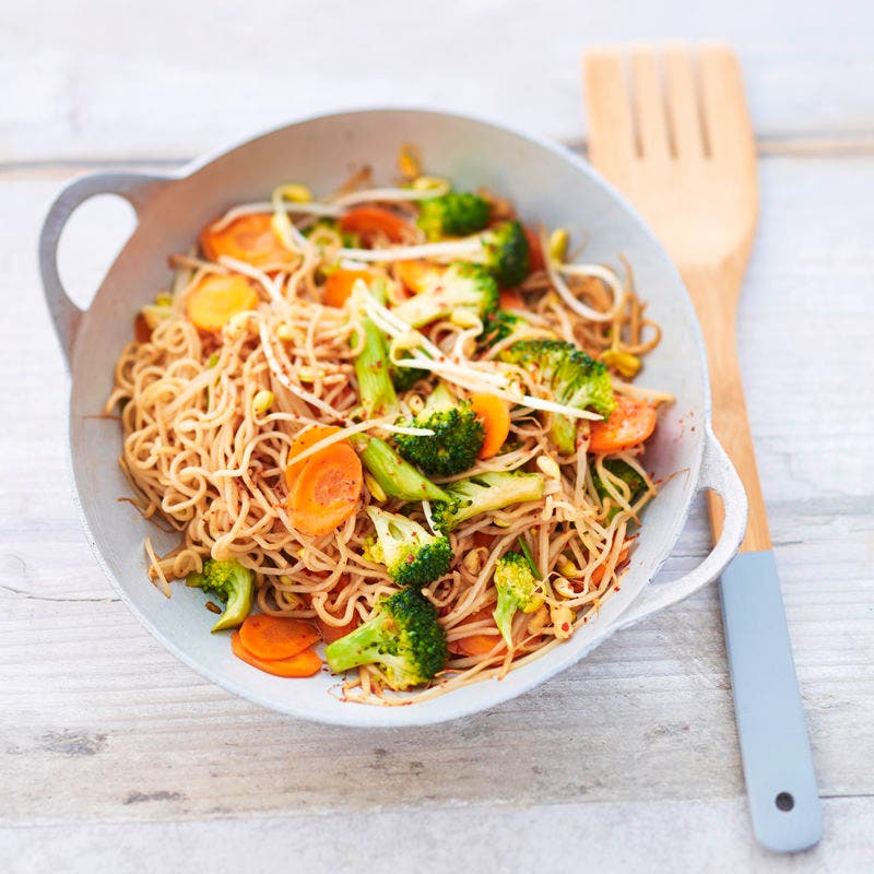 Asia-Nudelpfanne mit Broccoli