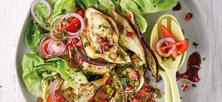Orientalische Salatplatte mit Röstaubergine