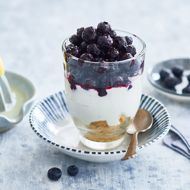 Mini-Cheesecake mit Heidelbeeren