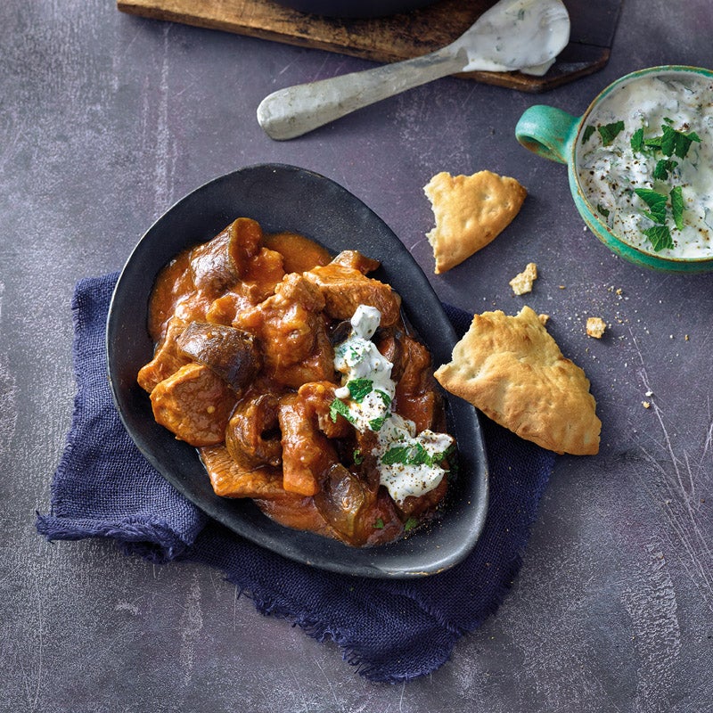 Lammschmortopf mit Minzjoghurt