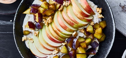 Baumnuss-Apfel-Porridge