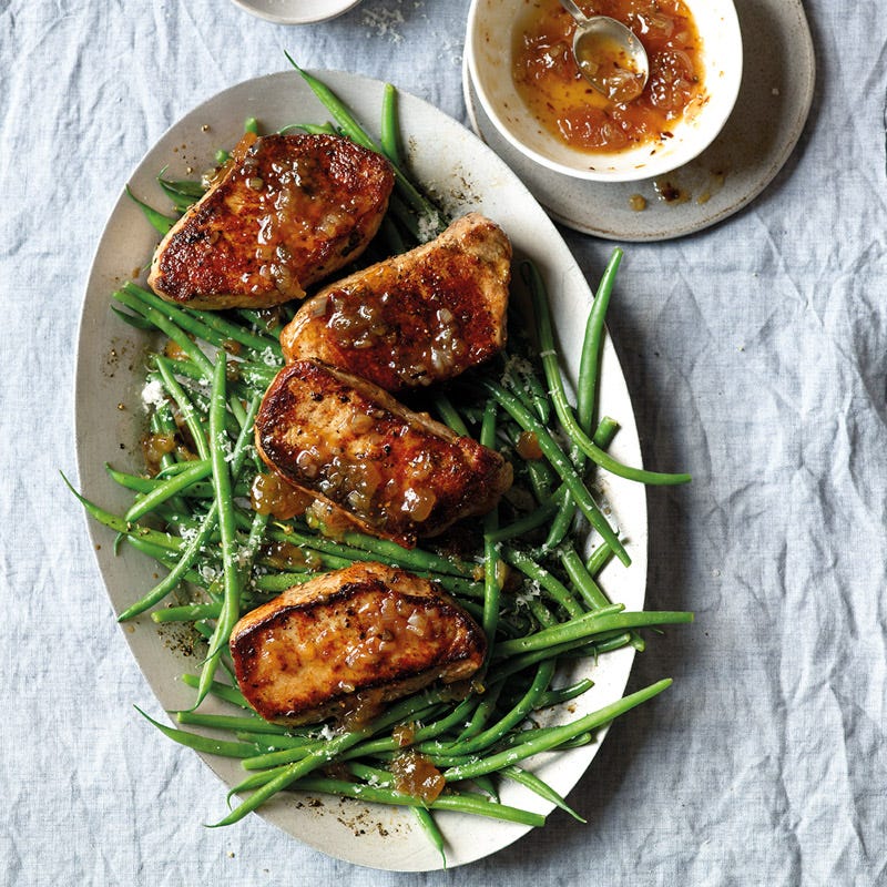 Schweinekotelett mit Feigensauce und Bohnen