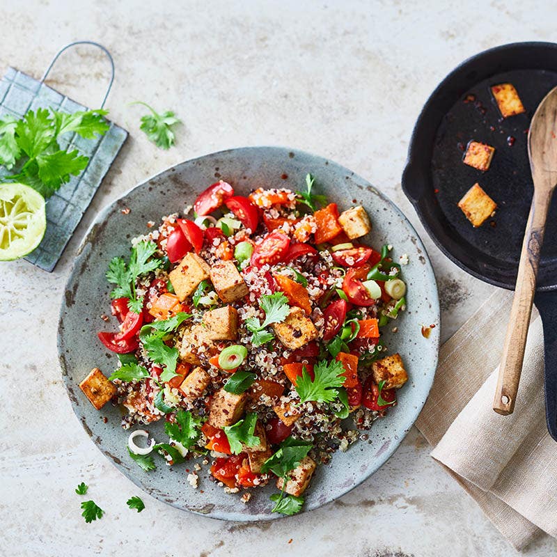 Quinoasalat mit mariniertem Tofu