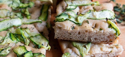 Focaccia aux courgettes et aux herbes sans pétrissage