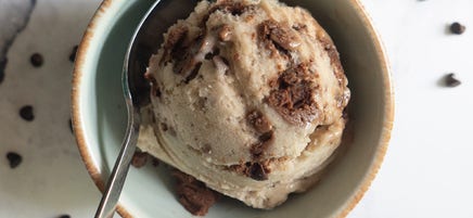 Crème glacée de banane à la pâte à biscuits au chocolat