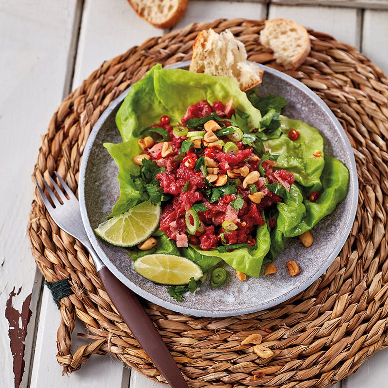 Rindertatar mit Ingwer und Erdnüssen