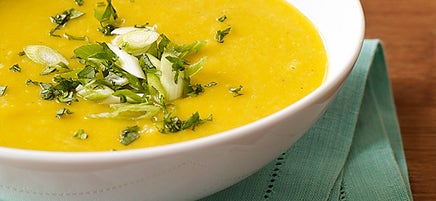 Potage à la courge musquée, à la noix de coco et au cari
