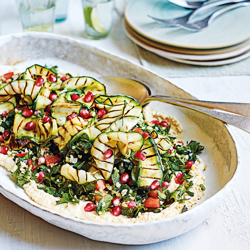 Bulgur-Taboulé mit gegrillter Zucchini und Hummus