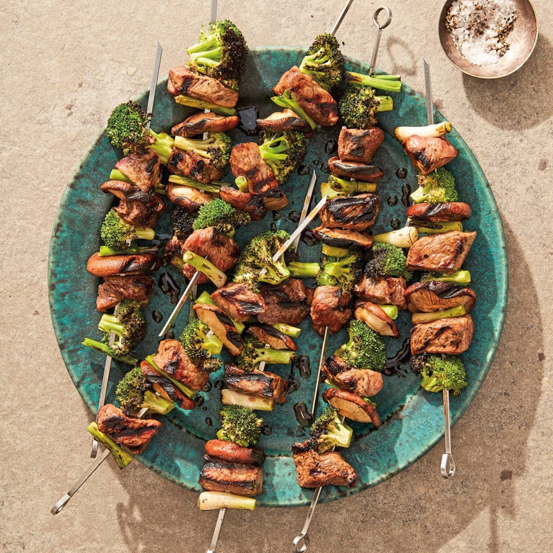 Round platter topped with 8 grilled beef and broccoli skewers