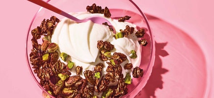 Chocolate & salted pistachio granola