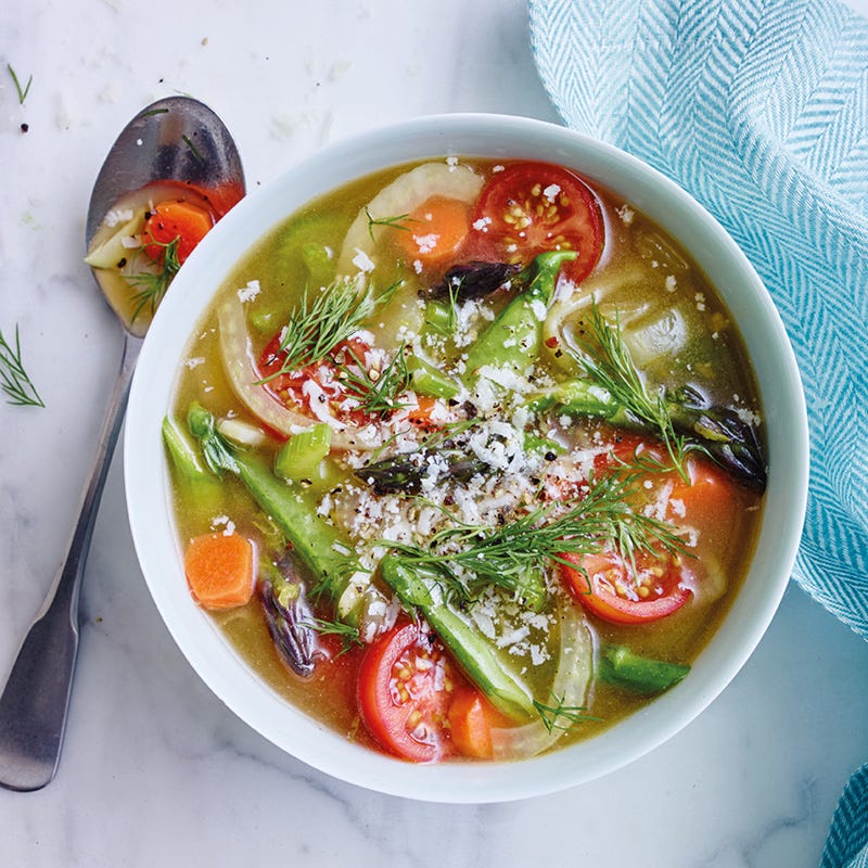 Frische Gartengemüsesuppe