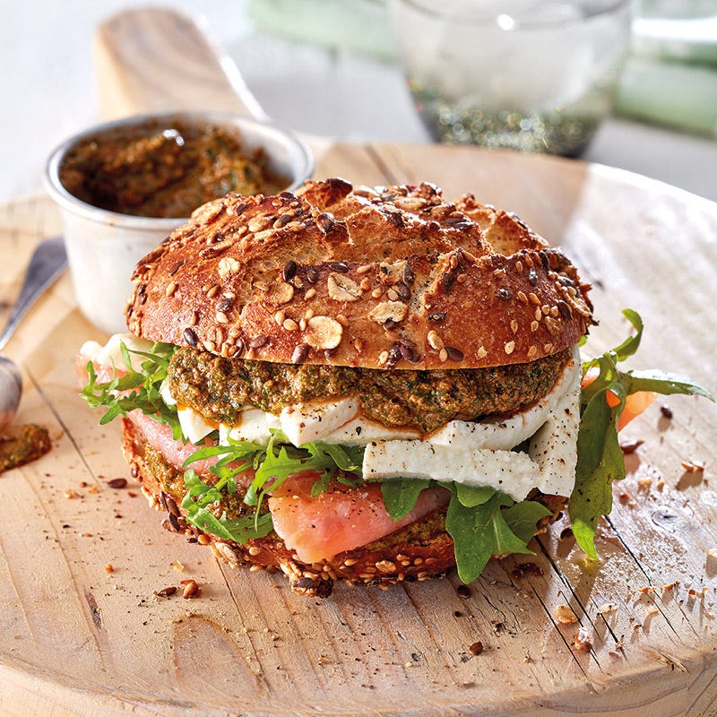 Lachsburger mit Rucolapesto