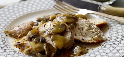 Dinde rôtie avec sauce aux champignons