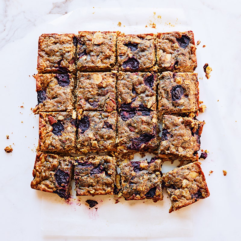 Almond and cherry oat bars