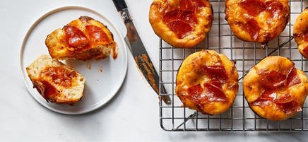 Mini-pizzas au pepperoni à croûte épaisse