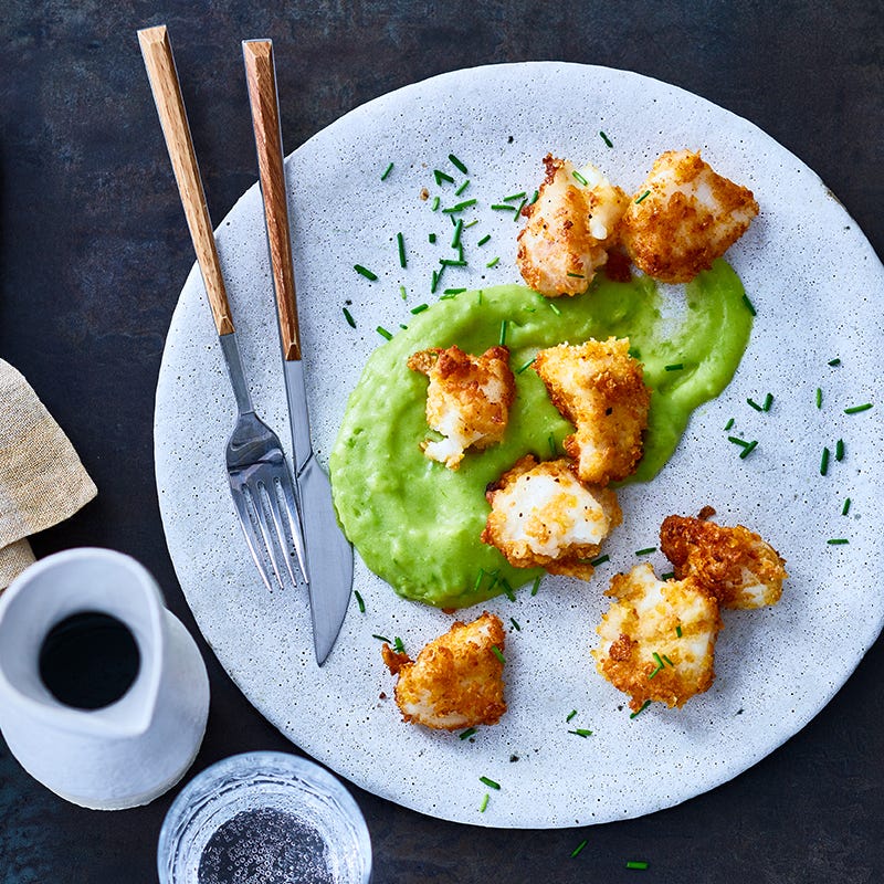 Knuspriger Kabeljau mit Erbsenpüree