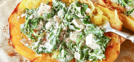 Spaghettikürbis mit Spinat und Feta