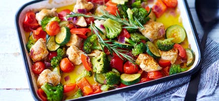 Buntes Ofengemüse mit Poulet