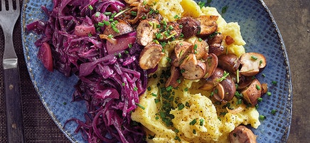 Kartoffelpüree mit Rotkohl und Pilzen