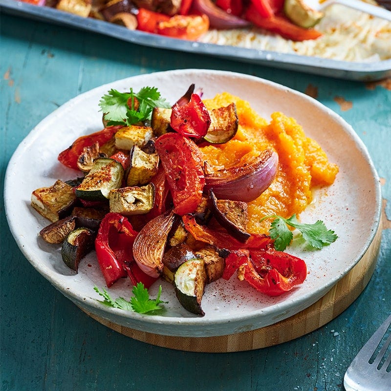 Veggie tray bake with pumpkin mash