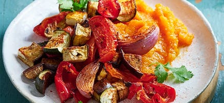 Veggie tray bake with pumpkin mash