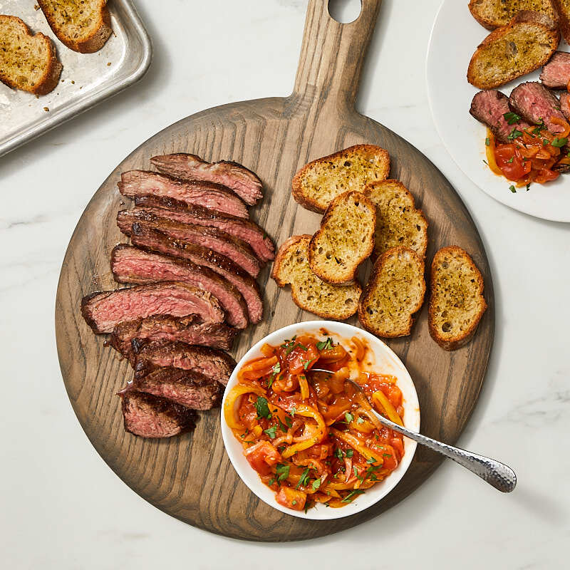 Steak pizzaiola with garlic toasts