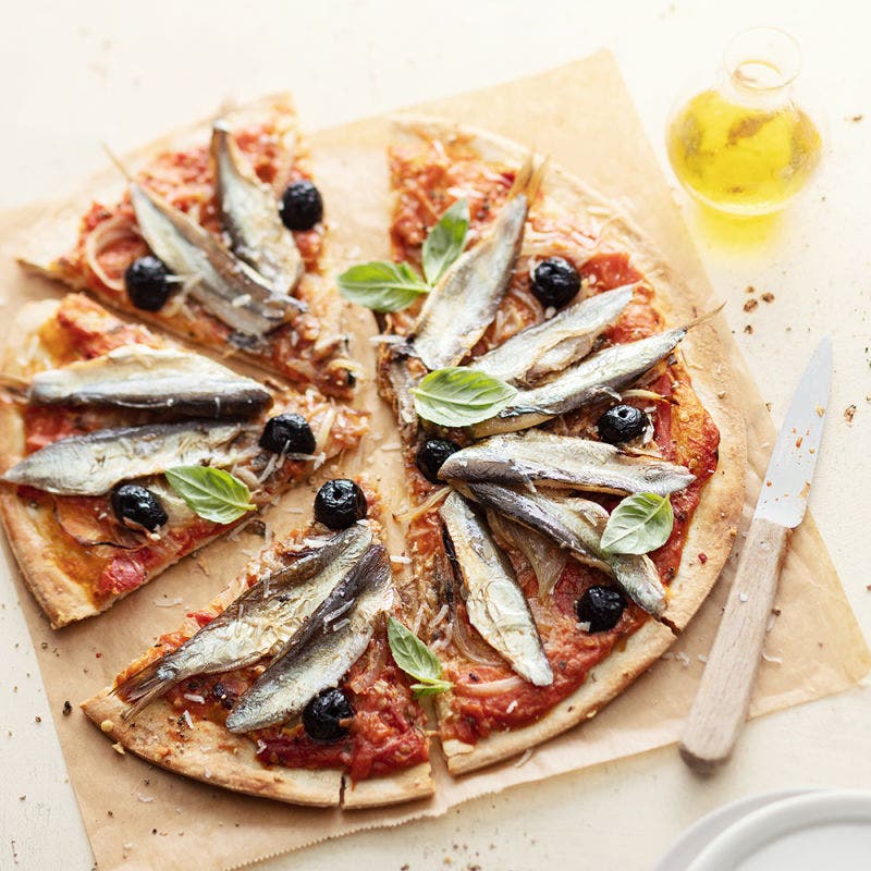 Pizza aux sardines fraîches