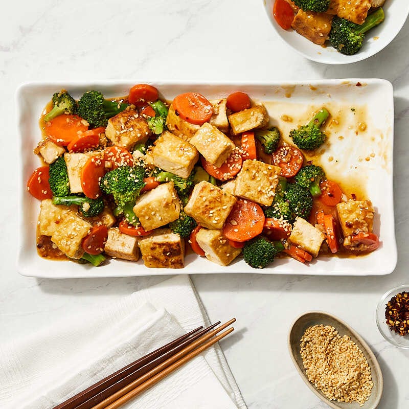 Tofu and broccoli stir-fry with garlic sauce