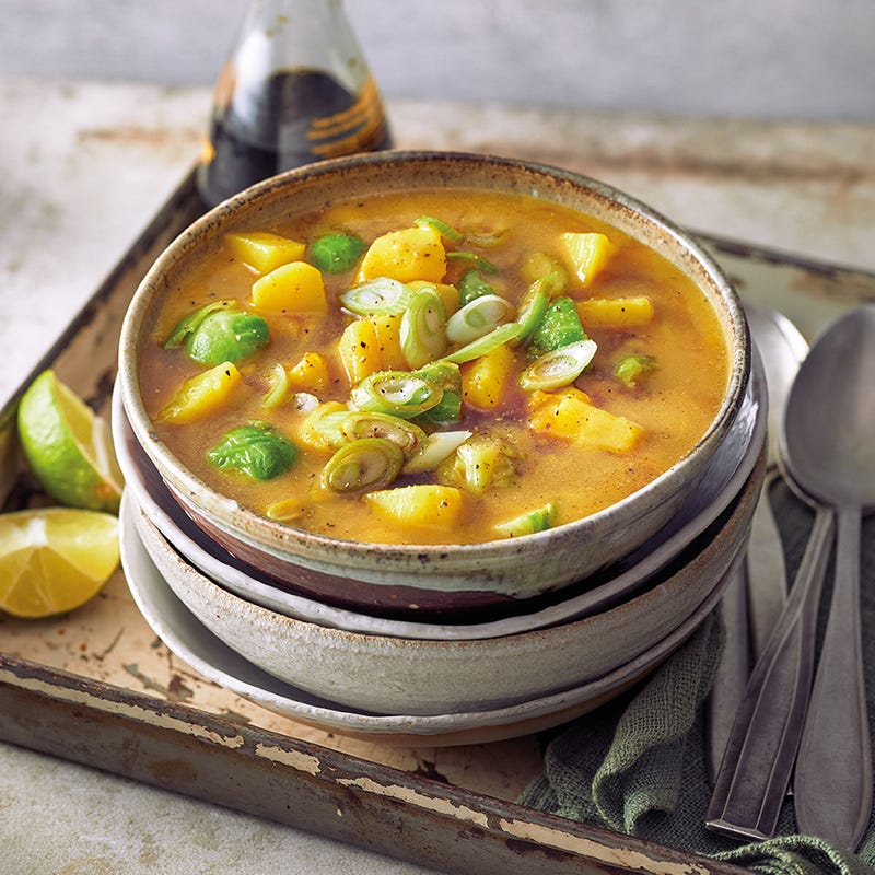 Kartoffel-Curry-Suppe mit Rosenkohl