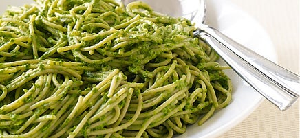 Pasta with creamy spinach pesto