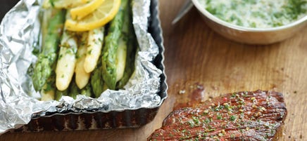 Kruidige aspergepakketjes met biefstuk