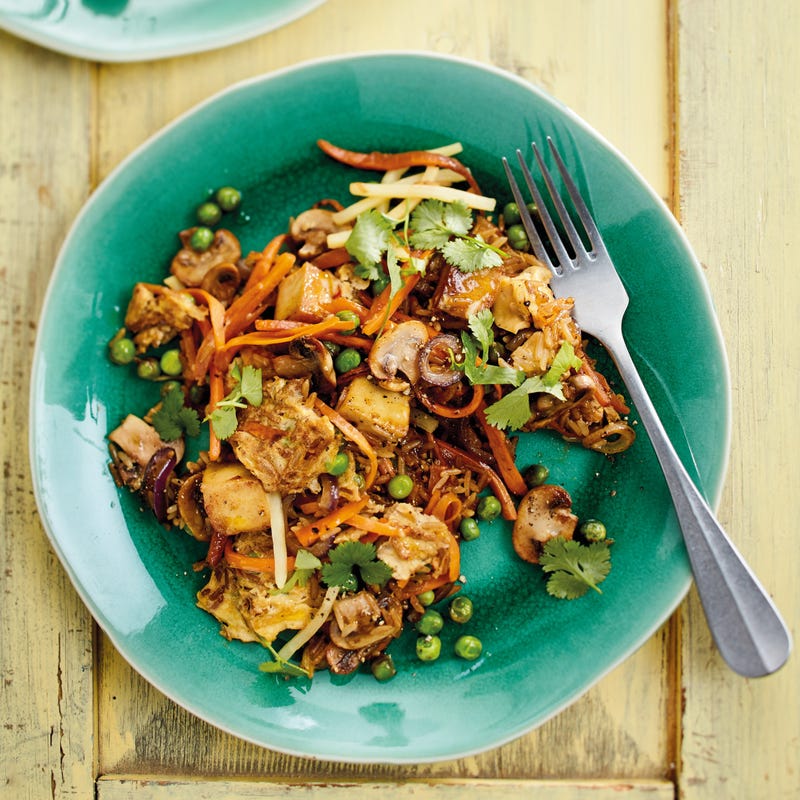 Foto van Gebakken rijst met groenten, ei en gerookte tofu door WW