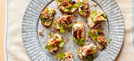 Crostini med ädelost, fikon och honungsbalsamico
